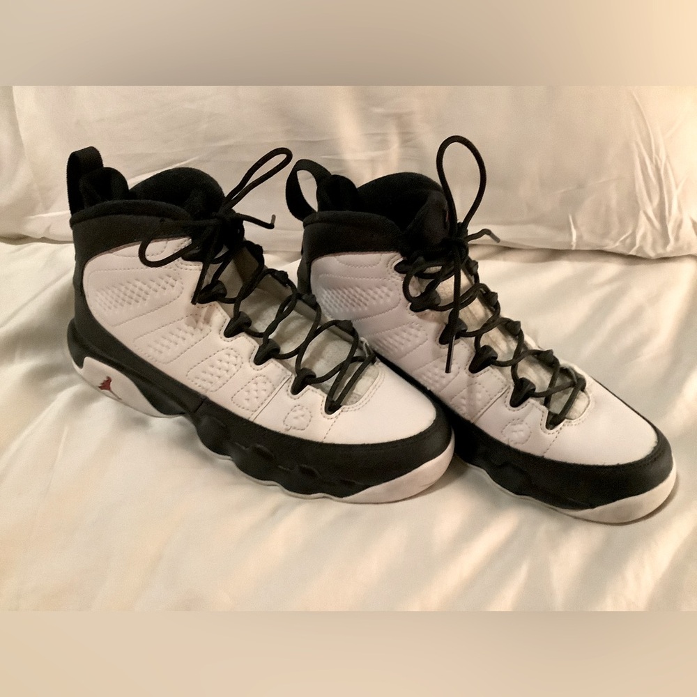 Air Jordan 9 Retro White & Black Sz. 6.5 Youth & Mens / 8 Women’s - Picture 4 of 10